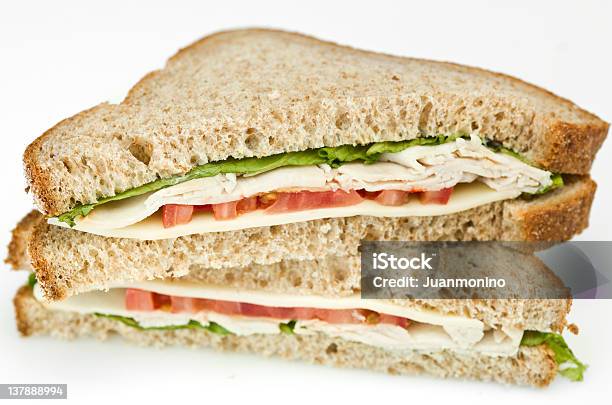 Sandwich Di Tacchino Formaggio Svizzero - Fotografie stock e altre immagini di Panino ripieno - Panino ripieno, Sfondo bianco, Grano integrale