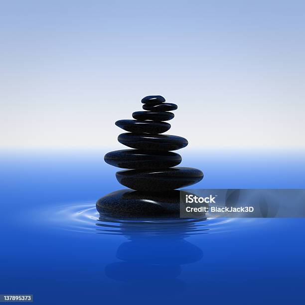 Foto de Equilibrando Pedras Na Água e mais fotos de stock de Abstrato - Abstrato, Amontoamento, Azul