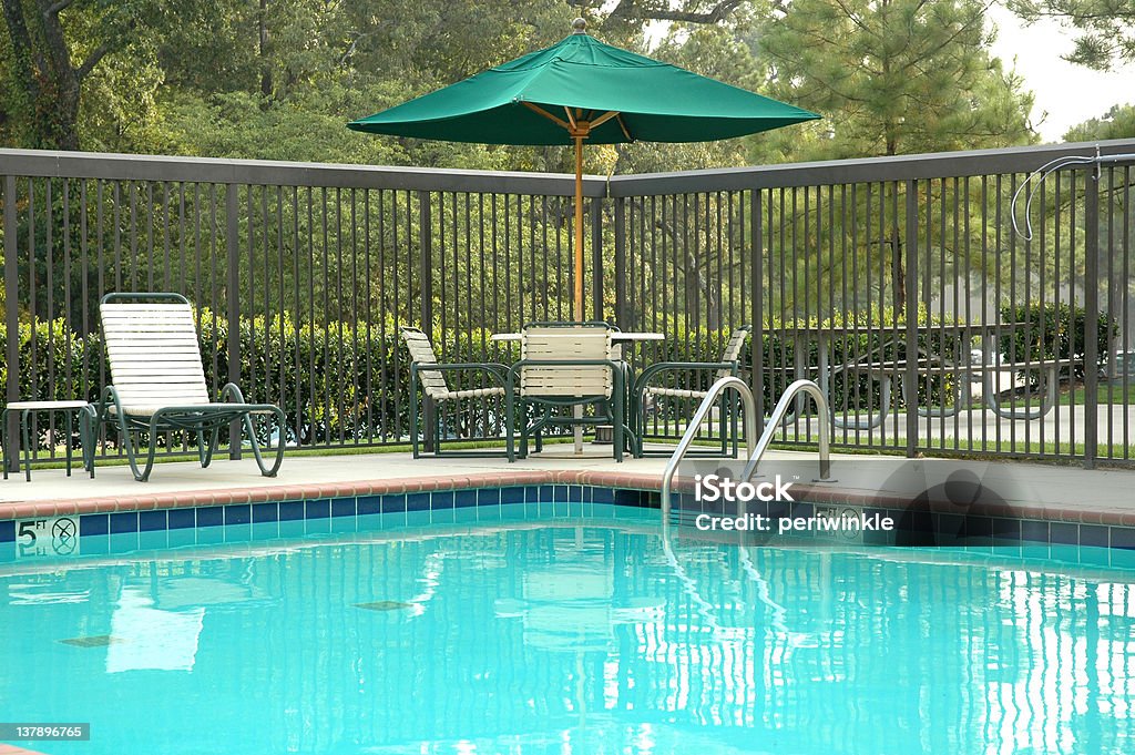 À beira da piscina - Foto de stock de Piscina royalty-free