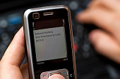 sms-einmal-sicherheit-code-auf-handy.jpg?b=1&s=170x170&k=20&c=8YEdbN7Sr7sR4uItllrMCc_h2xiphQrmdjzb23wxxBc=
