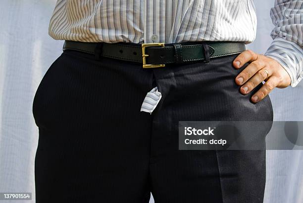 Abito Camicia Toccare Con Un Dito Di Pantaloni Con Cerniera - Fotografie stock e altre immagini di Cerniera aperta