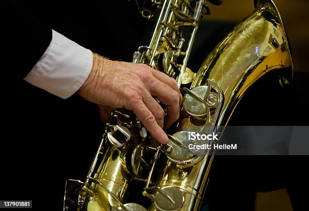 Саксофонист — стоковые фотографии и другие картинки Brass Band - Brass Band, Блюз, Воздушный клапан