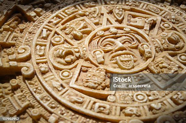 Azteca Calendario Detalle Foto de stock y más banco de imágenes de Azteca - Azteca, Escultura, Antigüedades
