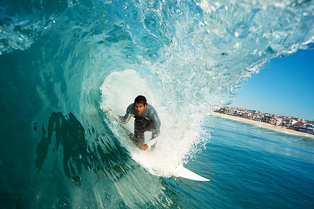 Surfer in the Barrel Surfer riding wave in California north shore stock pictures, royalty-free photos & images