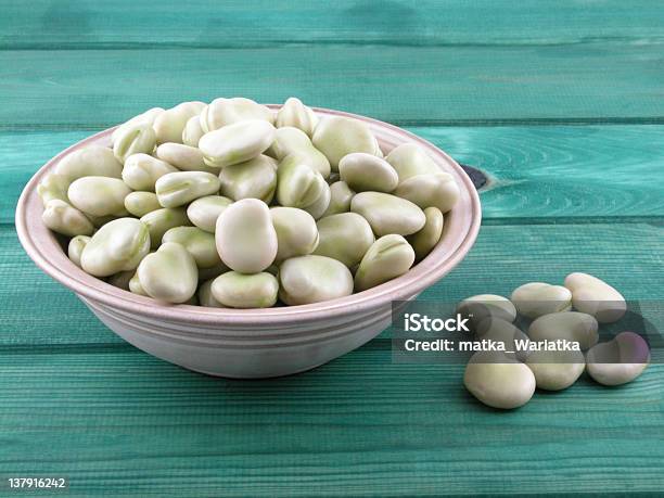 Favas - Fotografias de stock e mais imagens de Agricultura - Agricultura, Alimentação Saudável, Ao Ar Livre