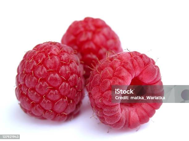 Photo libre de droit de Le Raspberries banque d'images et plus d'images libres de droit de Aliment - Aliment, Fond blanc, Framboise