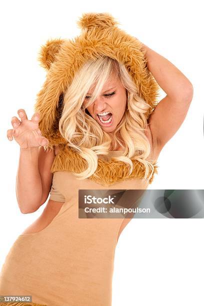 Frau Lion Claws Stockfoto und mehr Bilder von Kostüm - Kostüm, Löwe - Großkatze, Erwachsene Person