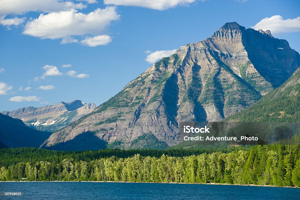 Montañas rocosas lago Macdonald - Foto de stock de Aire libre libre de derechos