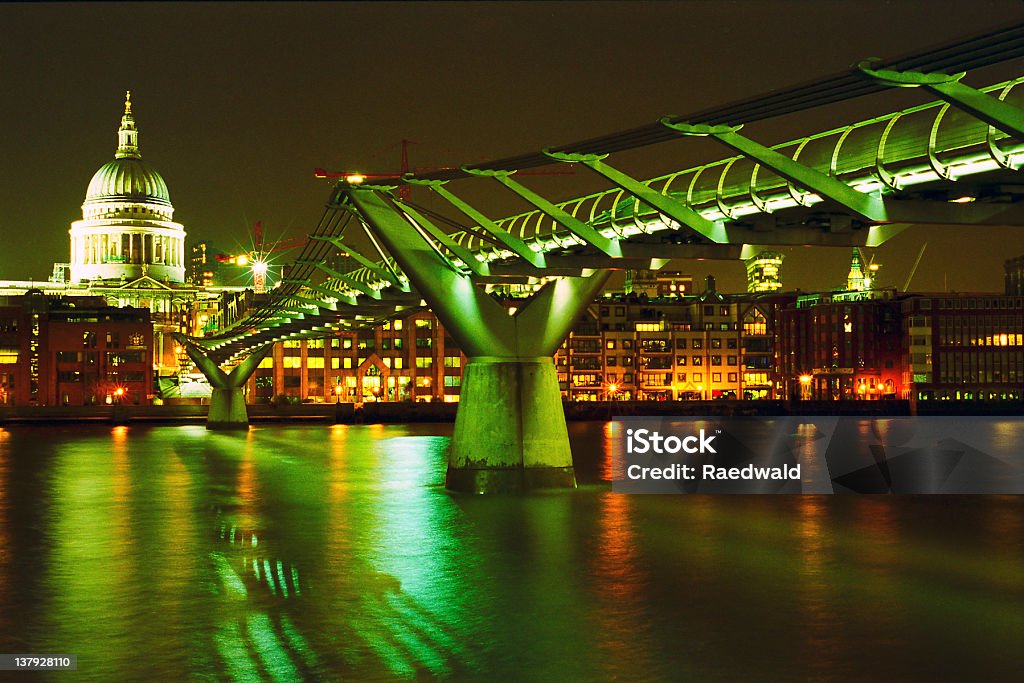 Святого Павла, Мост Миллениум - Стоковые фото Англия роялти-фри