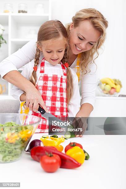 Preparazione Cibo Sano - Fotografie stock e altre immagini di Adulto - Adulto, Alimentazione sana, Allegro