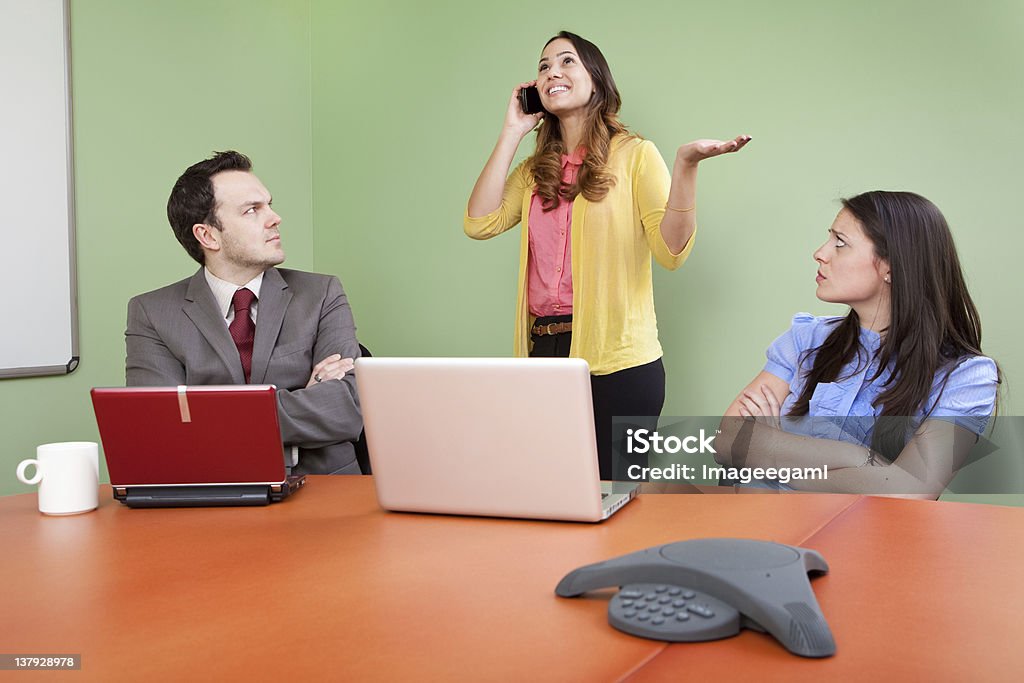 Buen colega hablando por teléfono - Foto de stock de Reglas de sociedad libre de derechos