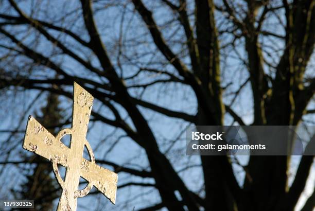 Photo libre de droit de Croix Celtique banque d'images et plus d'images libres de droit de Arbre - Arbre, Arbre sans feuillage, Aride