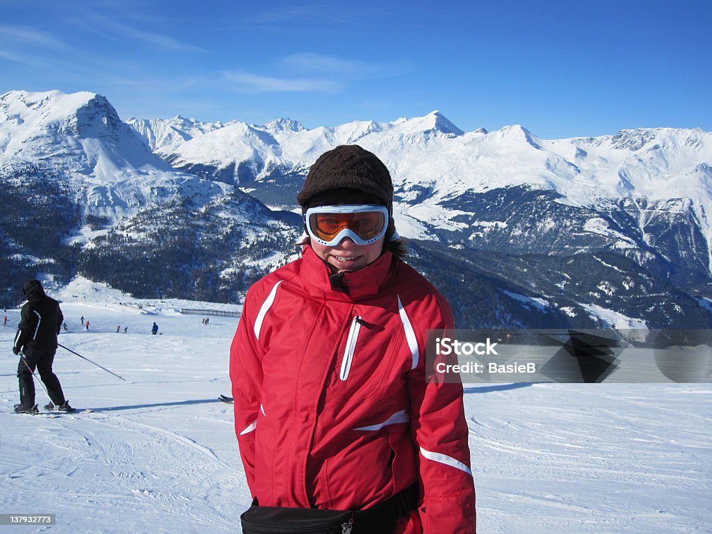 Schöne Junge Frau mit Brille im ski-wear - Lizenzfrei Alpen Stock-Foto