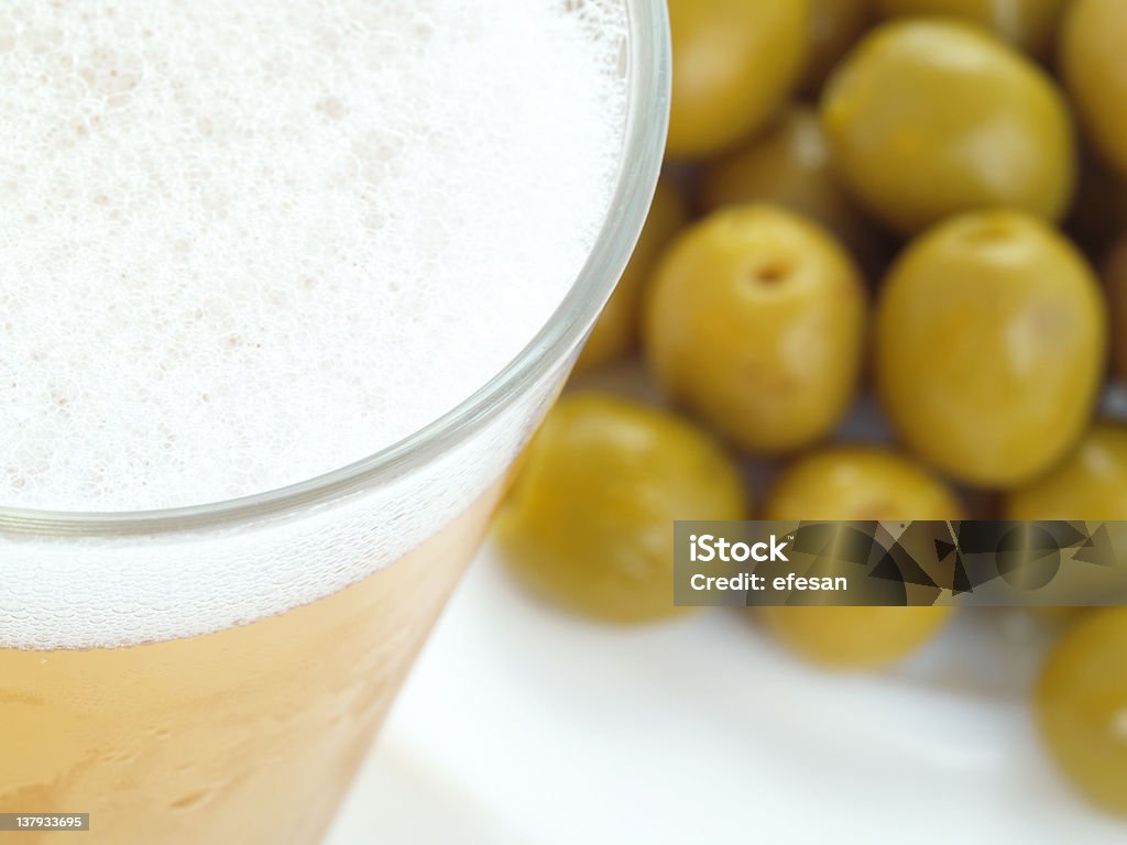 Bière et d'olives. - Photo de Aliment libre de droits