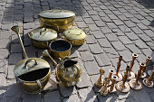 veraltete-gelbe-metallk%C3%BCchenutensil