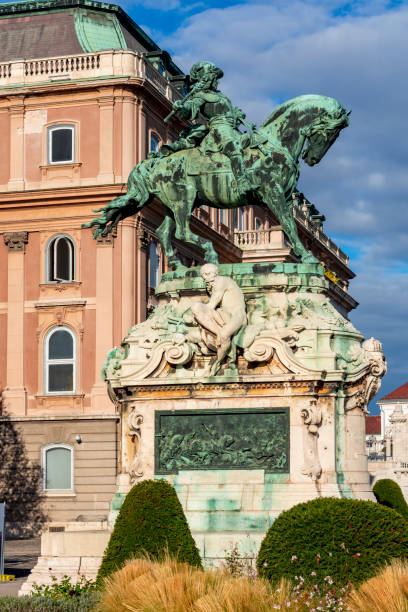 pomnik księcia eugeniusza sabaudzkiego w pałacu królewskim w budzie, budapeszt, węgry - budapest royal palace of buda architectural styles architecture zdjęcia i obrazy z banku zdjęć