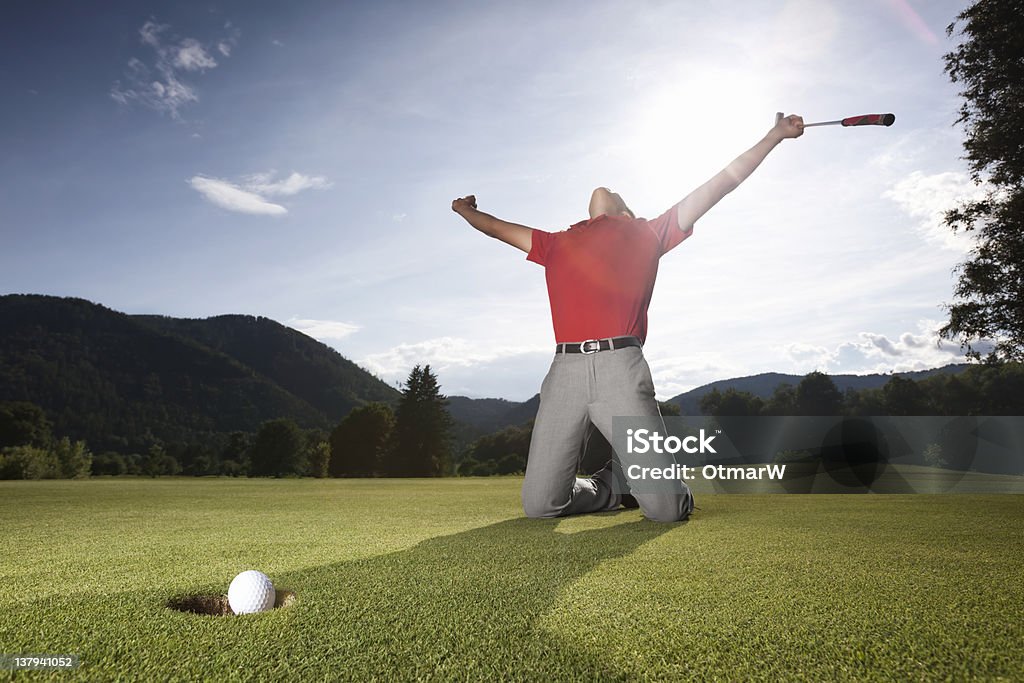 Éxito golf player on green. - Foto de stock de Golf libre de derechos