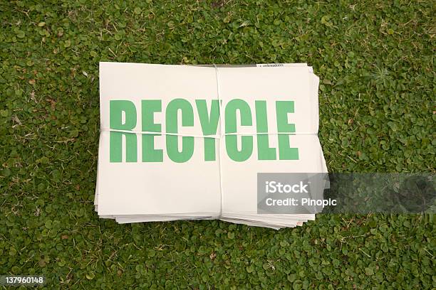 Periódico Listo Para Ser Reciclados Foto de stock y más banco de imágenes de Reciclaje - Reciclaje, Periódico, Papel