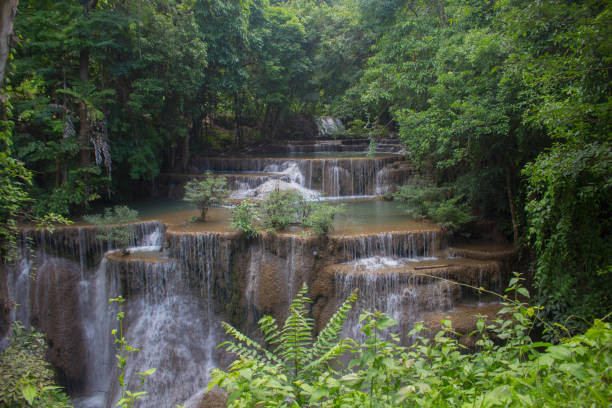 huay mae khamin bella cascata a kanchanaburi.unseen thailandia. - erawan falls foto e immagini stock