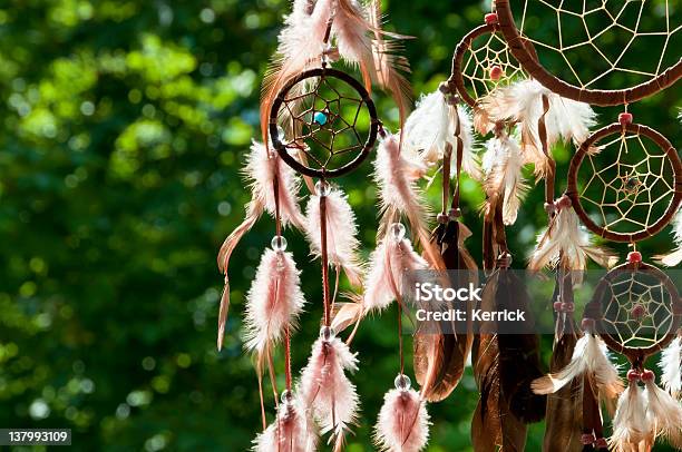 Detail Von Indianischer Traumfänger Am Abend Stockfoto und mehr Bilder von Indianischer Traumfänger - Indianischer Traumfänger, Biegung, Blau