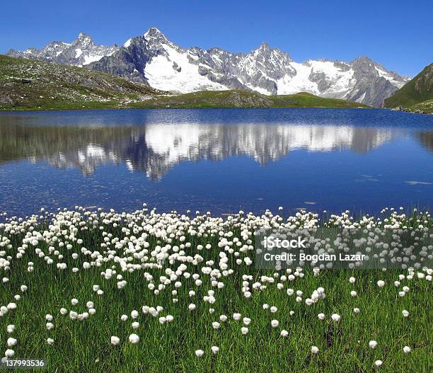 Fenetre Jeziora 05 Alpy - zdjęcia stockowe i więcej obrazów Alpy - Alpy, Alpy Szwajcarskie, Bez ludzi