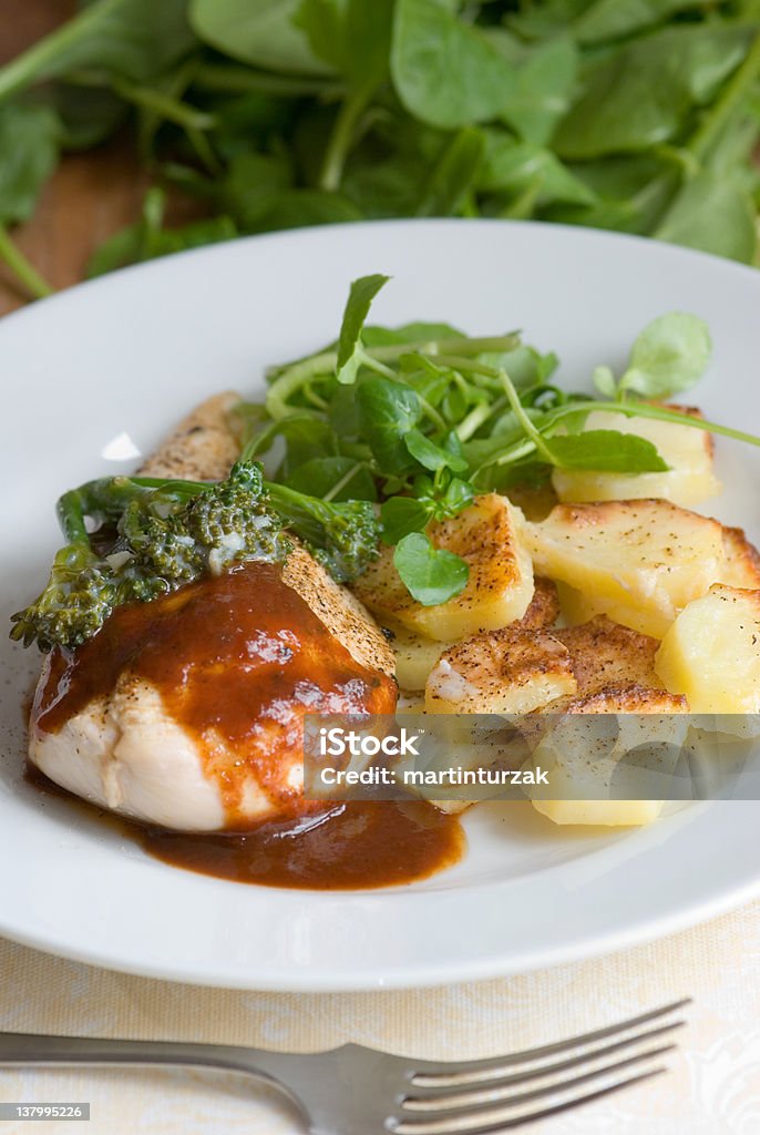 Huhn mit Kartoffeln - Lizenzfrei Brathähnchen Stock-Foto