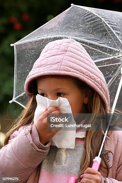 Vírus Da Gripe - Fotografias de stock e mais imagens de Adulto - Adulto, Alergia, Ao Ar Livre