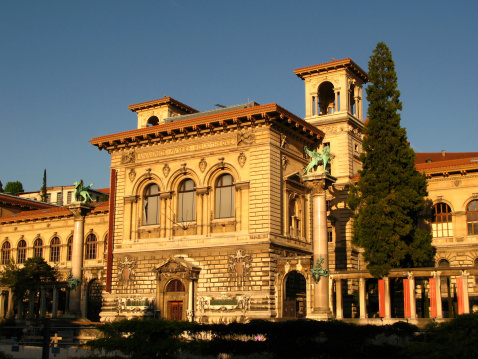 This neo-renaissance style building, know by the name of Palais de Rumine was build between 1896 and 1906 as a University. As the university moved in the recent years at the ouskirts of the city, this building now contains the university library and 5 museums.