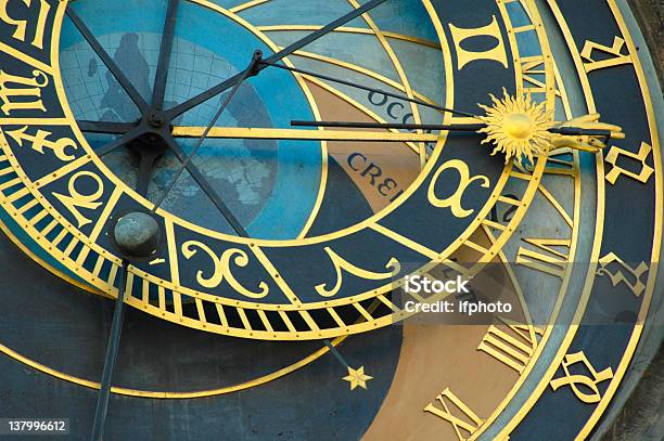 Foto de Relógio Astronômico De Praga e mais fotos de stock de Antigo - Antigo, Arquitetura, Beleza