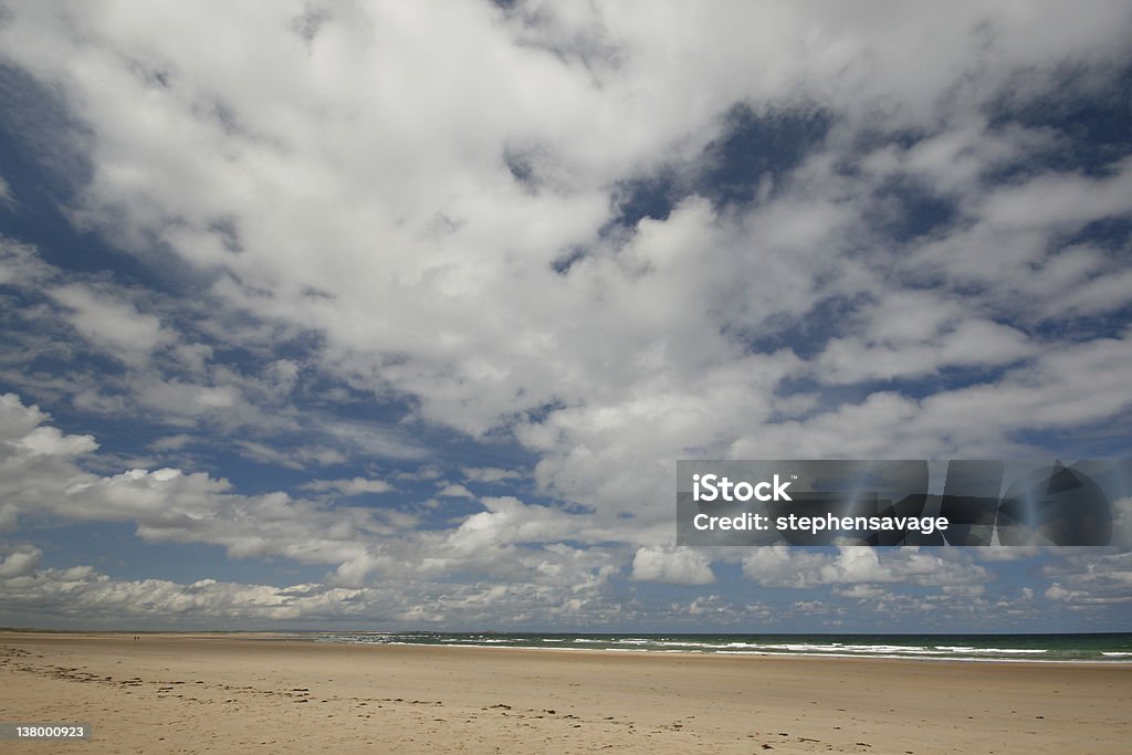 Céu sobre Budle Bay - Foto de stock de Bamburgh royalty-free