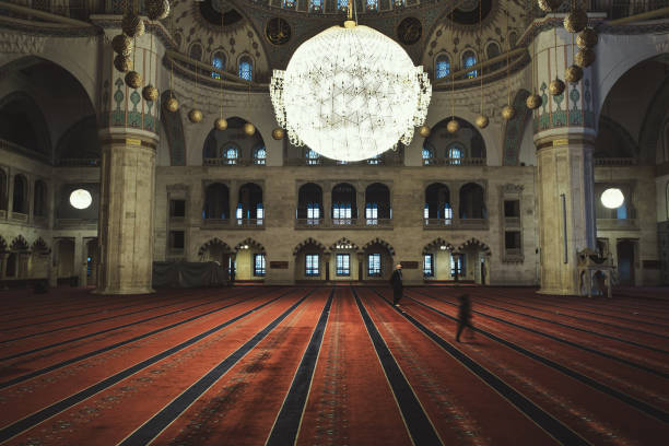 мечеть кочатепе внутри анкары. редакционный снимок в анкаре - editorial islam praying arabic style стоковые фото и изображения