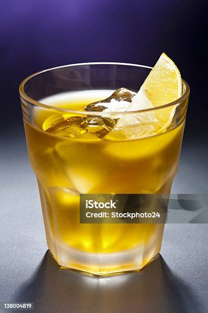 A Imagem De Um Único Enferrujado Cocktail De Unhas - Fotografias de stock e mais imagens de Amarelo - Amarelo, Bebida Alcoólica, Cocktail