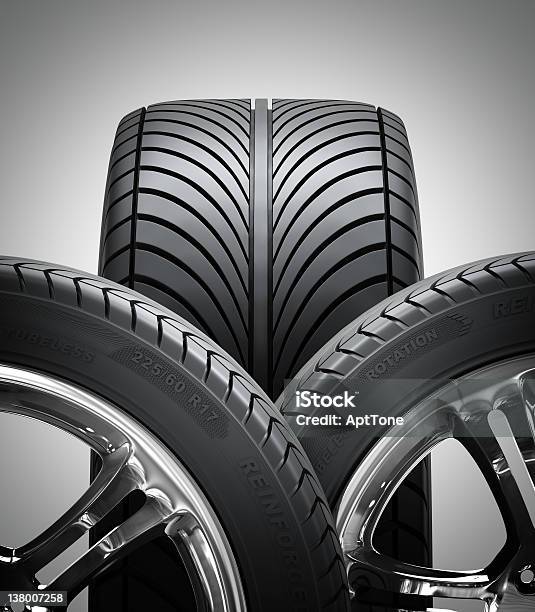 Ruedas De Cromo Con Tires Foto de stock y más banco de imágenes de Aluminio - Aluminio, Brillante, Cambio