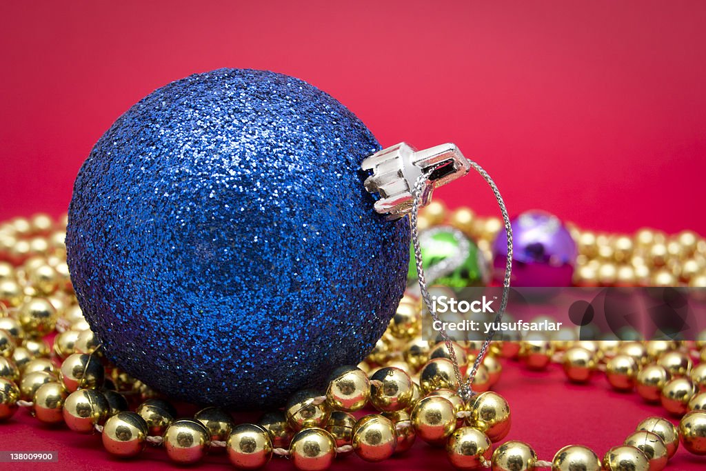 Azul con bolas de Navidad decorativos ornamentos - Foto de stock de Adorno de navidad libre de derechos
