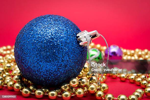 Azul Con Bolas De Navidad Decorativos Ornamentos Foto de stock y más banco de imágenes de Adorno de navidad - Adorno de navidad, Color vibrante, Culturas