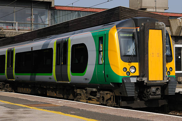 tren de pasajeros - west midlands fotografías e imágenes de stock