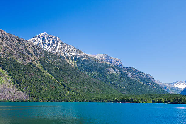 湖マクドナルド、氷河国立公園 - montana mountain mcdonald lake us glacier national park ストックフォトと画像