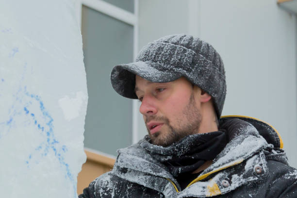 istock The artist draws on the ice block 1380156988