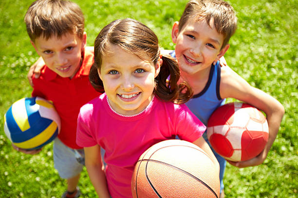 giovani calciatori - ball horizontal outdoors childhood foto e immagini stock