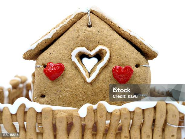 Gingerbread House Weißer Hintergrund Stockfoto und mehr Bilder von Herzform - Herzform, Christbaumkugel, Bäckerei