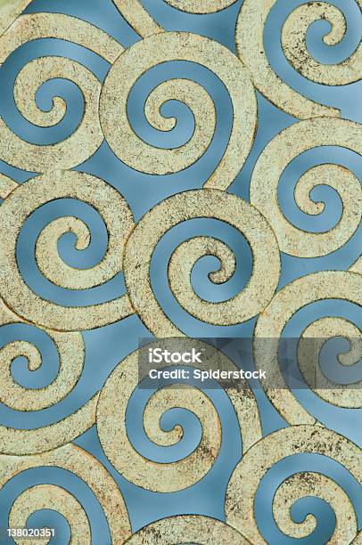 Foto de Padrão De Espiral De Metal e mais fotos de stock de Antiguidade - Antiguidade, Artigo de decoração, Azul