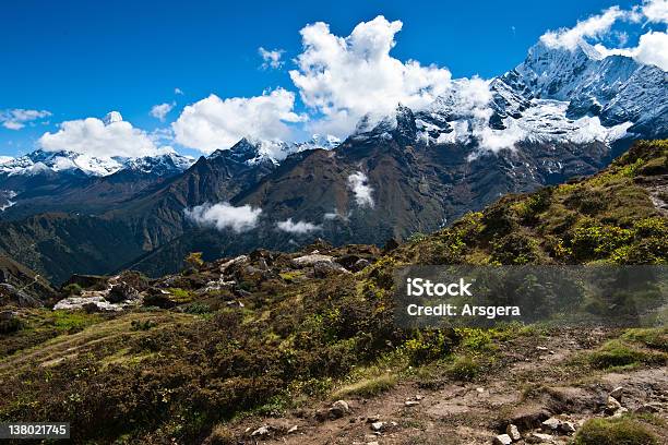 Ama Dablam E Thamserku Picchi Himalaya Paesaggio - Fotografie stock e altre immagini di Alpinismo - Alpinismo, Ama Dablam, Ambientazione esterna