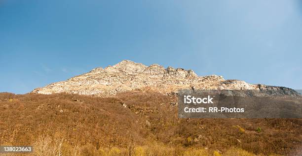 Montanha De Aquino Em Ticino - Fotografias de stock e mais imagens de Ao Ar Livre - Ao Ar Livre, Cantão de Ticino, Cordilheira - Montanha