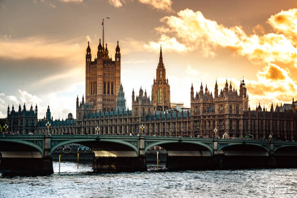 ansicht von big ben and house of parliament, london - london england skyline big ben orange stock-fotos und bilder