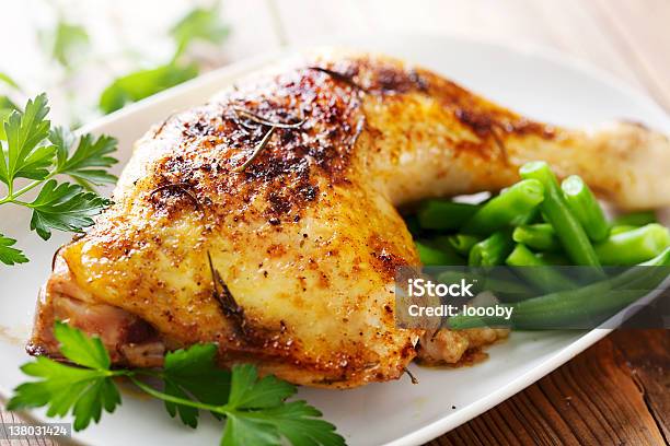 Roast Chicken Stockfoto und mehr Bilder von Brathähnchen - Brathähnchen, Warmes Abendessen, Blattgemüse