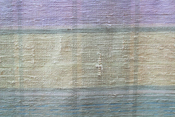 alfombra de trapo vieja. primer plano. fondo. textura. - blue carpet rug fiber fotografías e imágenes de stock