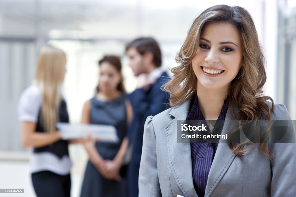 Retrato de mulher jovem feliz Mulher de Negócios - Royalty-free Escritório Foto de stock