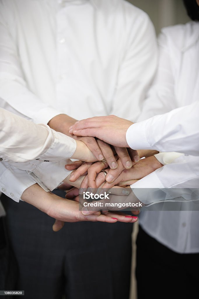 비즈니스 팀: 연결된 손을 표시중 unity - 로열티 프리 개념 스톡 사진