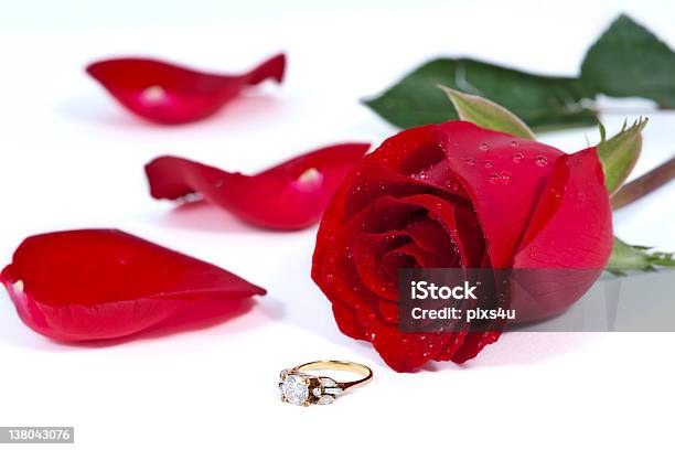 Foto de Anel De Diamante E Ouro Rosa e mais fotos de stock de Aliança de noivado - Aliança de noivado, Amor, Anel - Joia