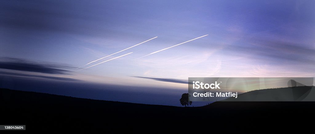 Tre airplanes'contrails in-the-sky - Foto stock royalty-free di Aereo di linea